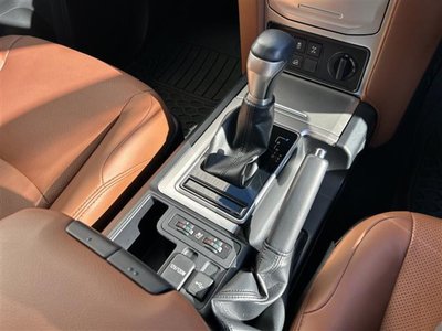 TOYOTA LAND CRUISER PRADO - 10