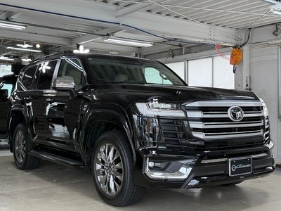 2026 Toyota LAND CRUISER 300 photo 2
