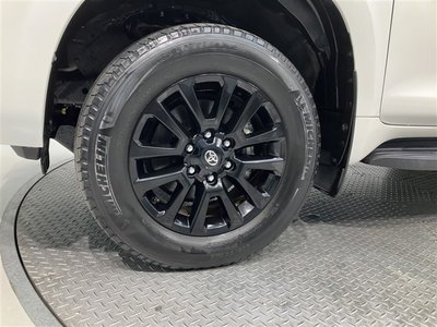 TOYOTA LAND CRUISER - 7