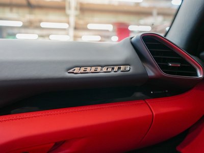 2016 FERRARI 488 GTB — миниатюра 19