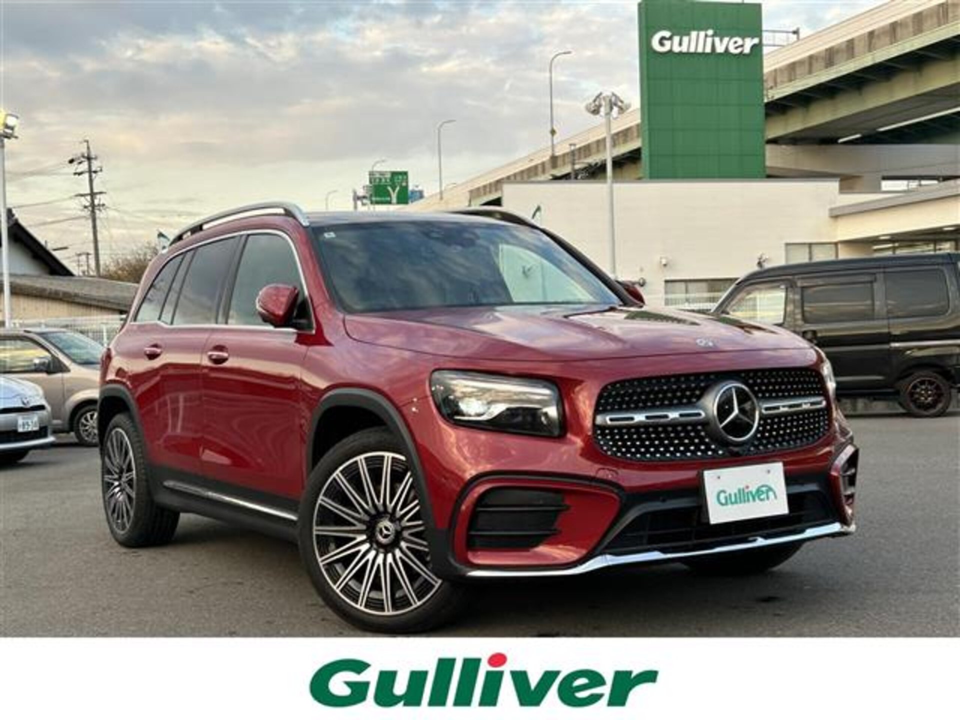 MERCEDES-BENZ GLB - View 1