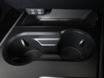 صورة 25 لـ 2023 Lexus UX