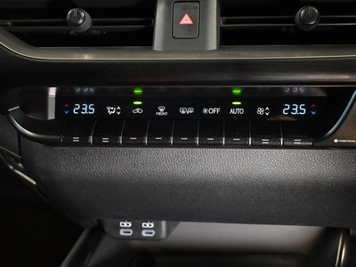 صورة 22 لـ 2023 Lexus UX