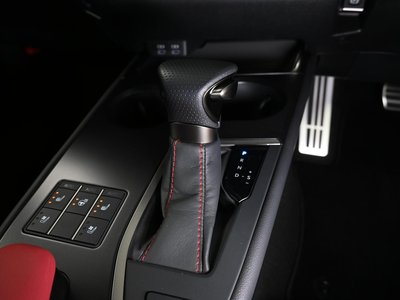 صورة 19 لـ 2023 Lexus UX