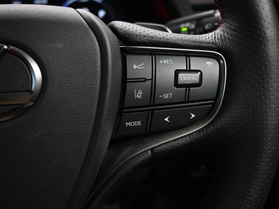 صورة 29 لـ 2023 Lexus UX