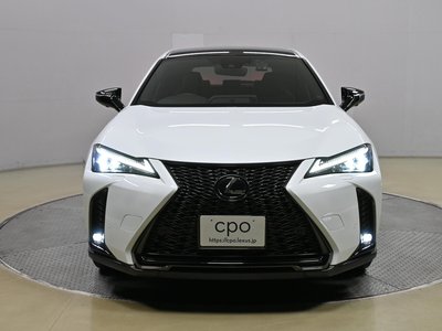 صورة 3 لـ 2023 Lexus UX
