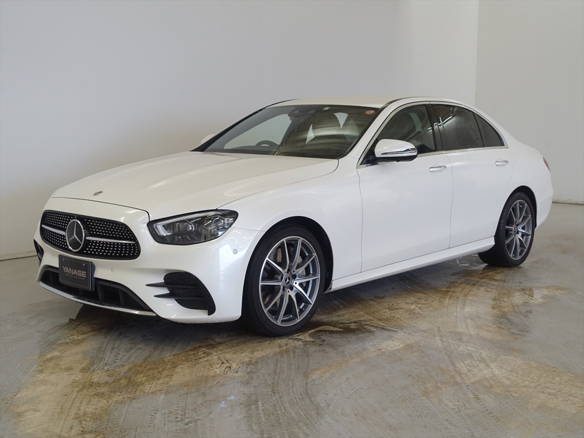 MERCEDES-BENZ E-CLASS - View 1