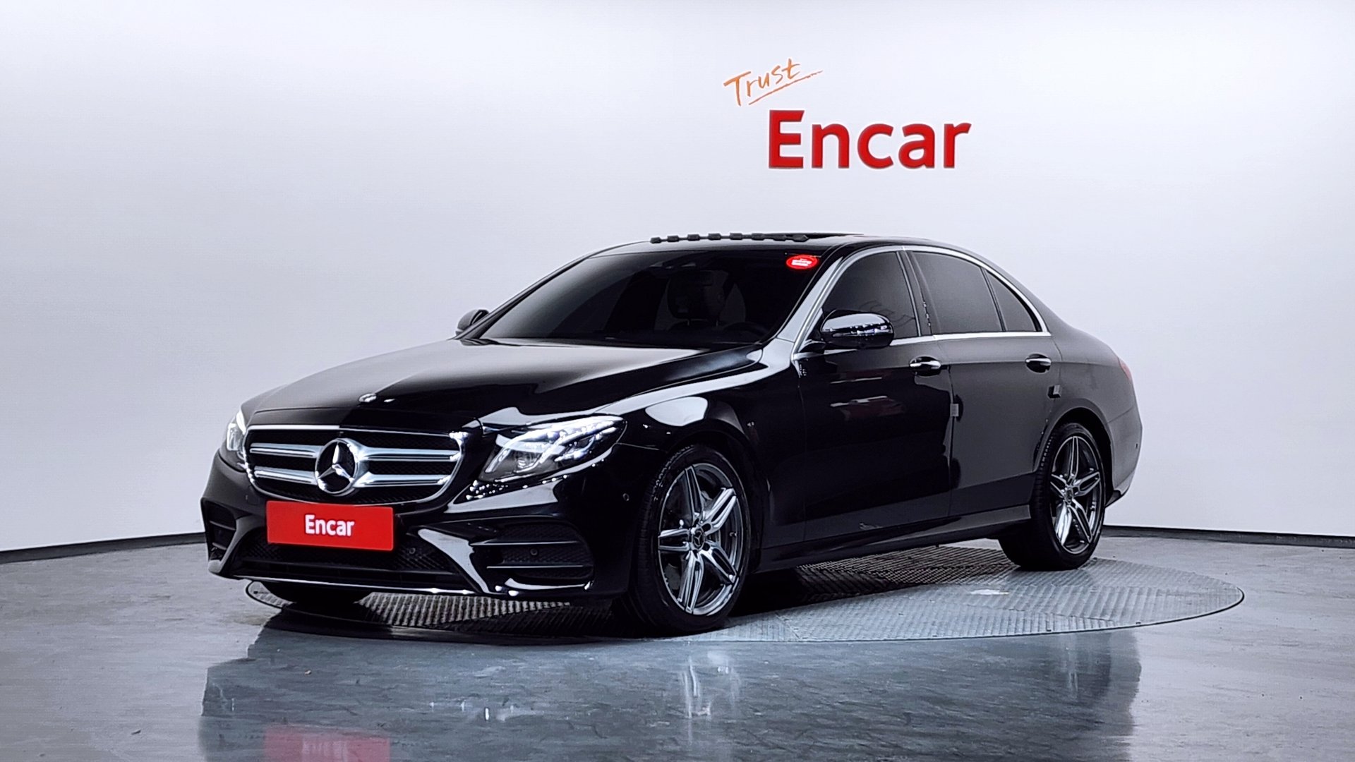 MERCEDES-BENZ E-CLASS - View 1