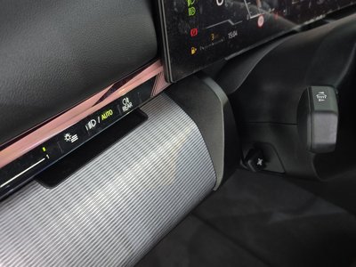 2025 BMW 5 SERIES — миниатюра 32