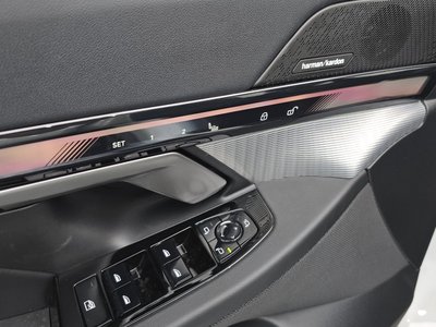 2025 BMW 5 SERIES — миниатюра 31
