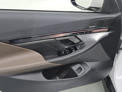 2025 BMW 5 SERIES — миниатюра 28