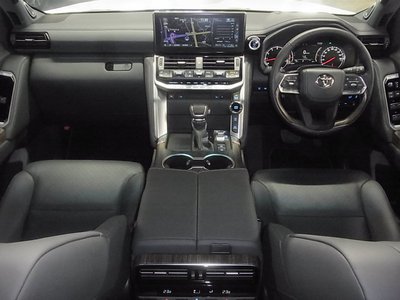 TOYOTA LAND CRUISER - 7