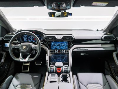 2023 Lamborghini URUS — миниатюра 27