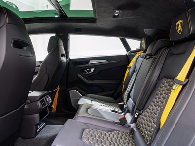 2023 Lamborghini URUS — миниатюра 23