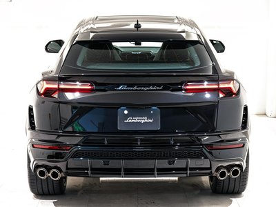 صورة 9 لـ 2023 Lamborghini URUS