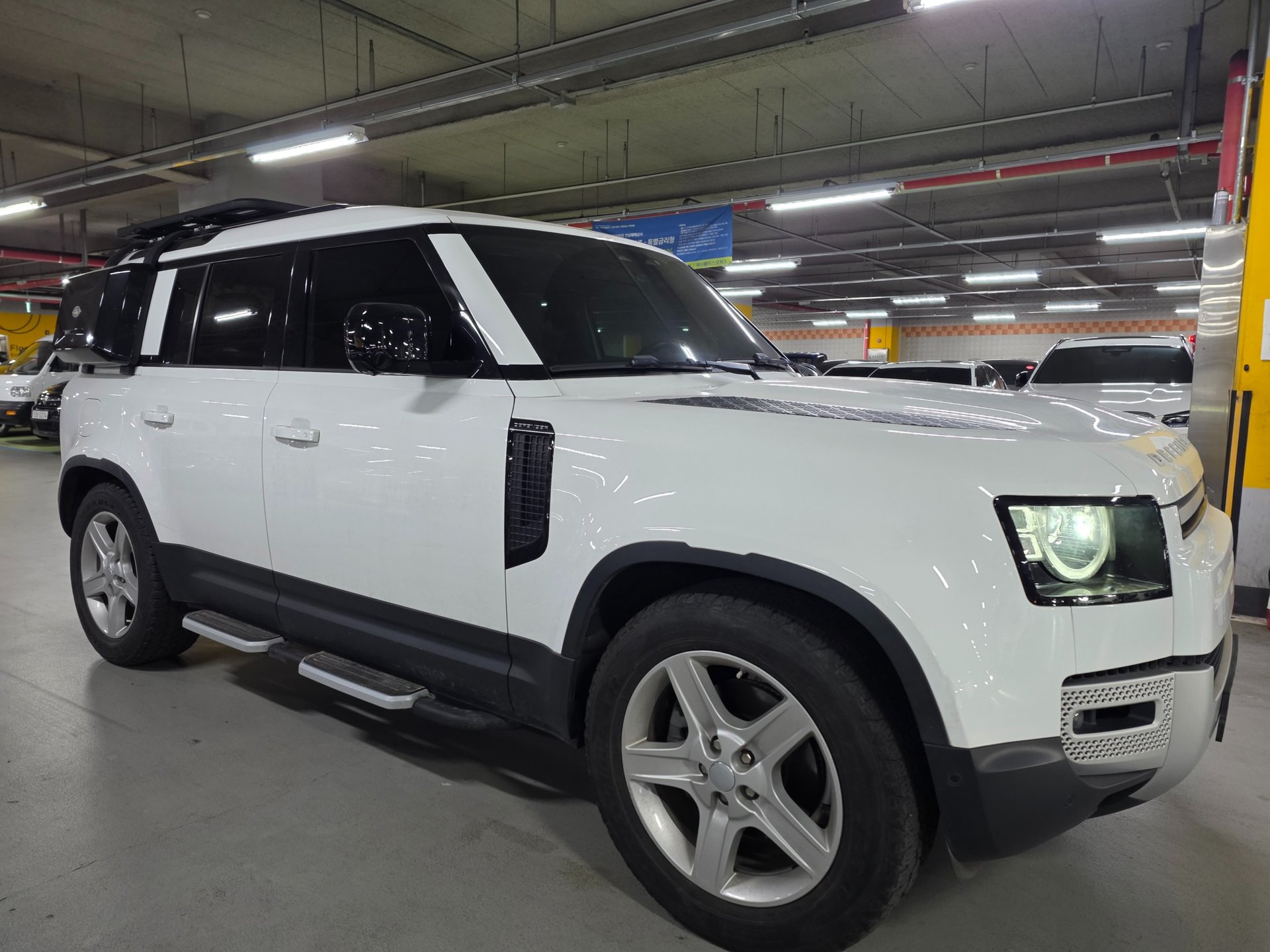 LAND ROVER DEFENDER - View 1