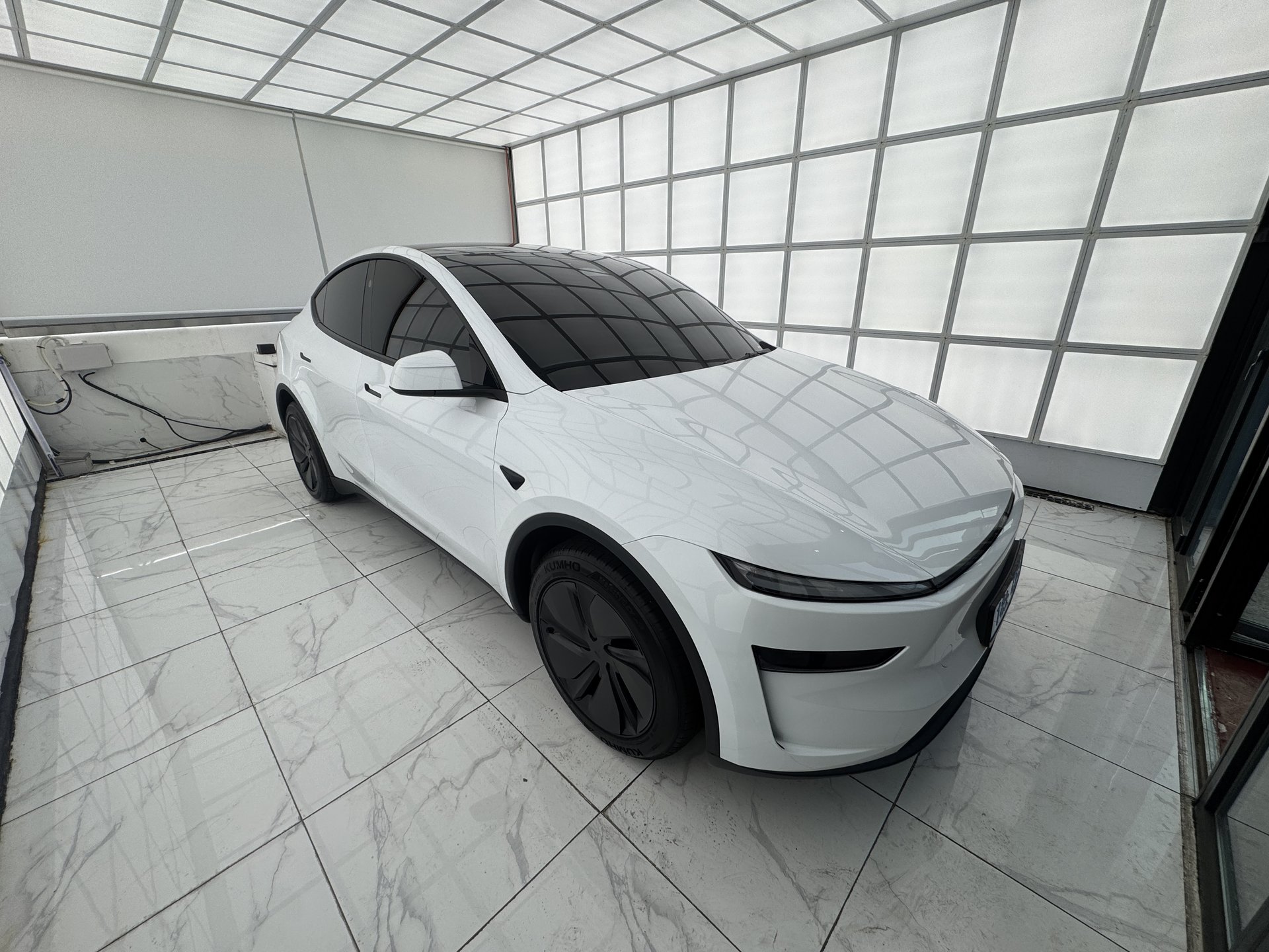 TESLA MODEL Y - View 1