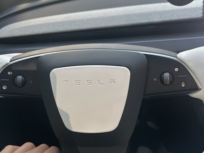 TESLA MODEL Y - 6