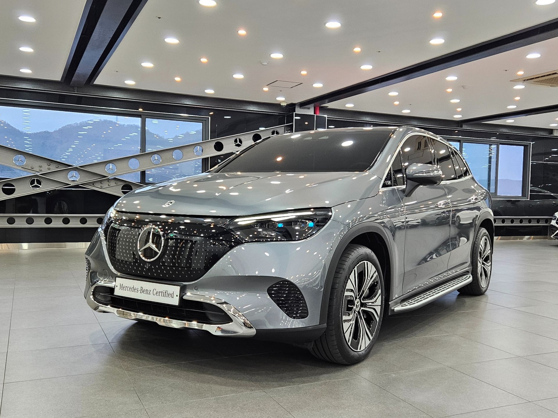 MERCEDES-BENZ EQE SUV - View 1