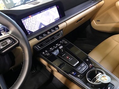 صورة 10 لـ 2021 Porsche 911