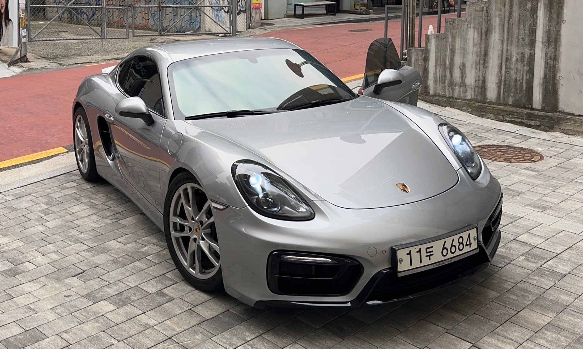 PORSCHE CAYMAN - View 1