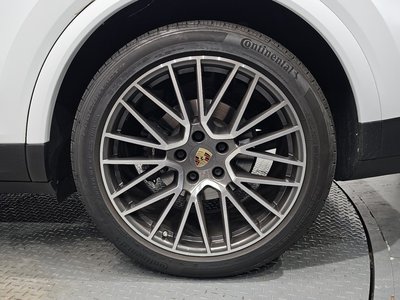 صورة 8 لـ 2022 Porsche CAYENNE