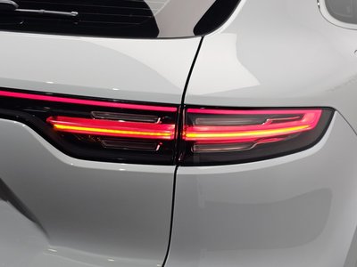 صورة 10 لـ 2022 Porsche CAYENNE