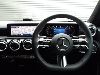 2025 Mercedes-BENZ A-CLASS 缩略图 32
