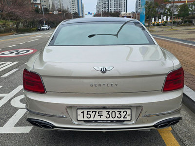 BENTLEY FLYING SPUR - 6