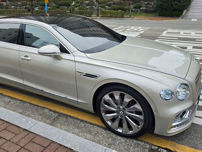 BENTLEY FLYING SPUR - 2