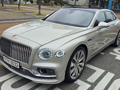 BENTLEY FLYING SPUR - 4