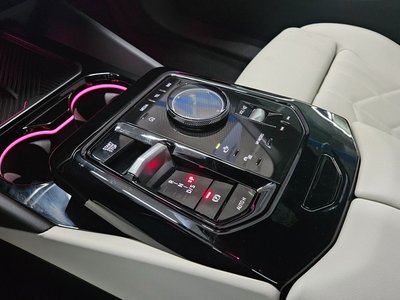 2025 BMW 5 SERIES — фото 9