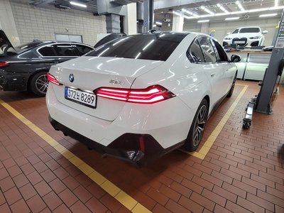 2025 BMW 5 SERIES 照片 3