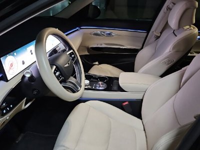 صورة 3 لـ 2024 Genesis GV70