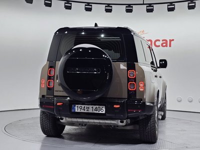 LAND ROVER DEFENDER - 4