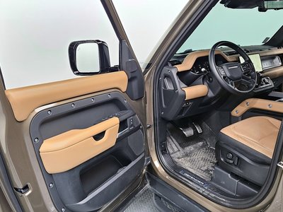 LAND ROVER DEFENDER - 10