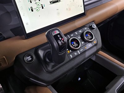 LAND ROVER DEFENDER - 9