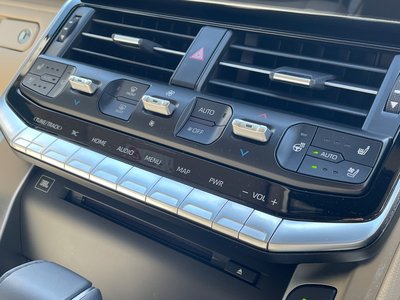 TOYOTA LAND CRUISER 300 - 10