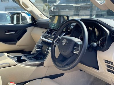 TOYOTA LAND CRUISER 300 - 6