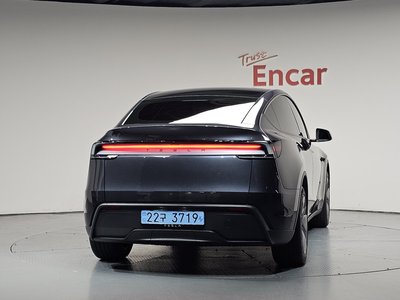 TESLA MODEL Y - 4