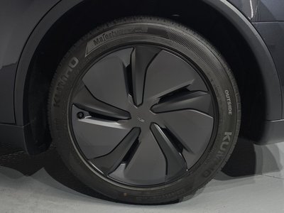 TESLA MODEL Y - 8