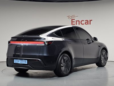 TESLA MODEL Y - 2