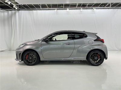 TOYOTA YARIS - 4