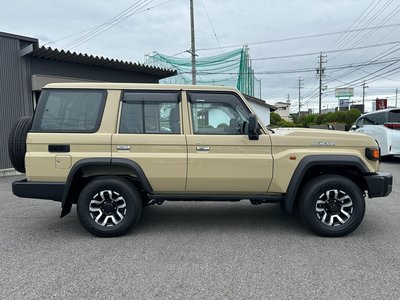 2025 Toyota LAND CRUISER 70 — миниатюра 11