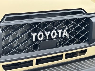2025 Toyota LAND CRUISER 70 — миниатюра 17