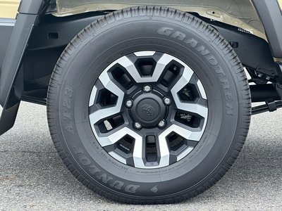2025 Toyota LAND CRUISER 70 — миниатюра 38