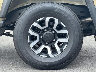 2025 Toyota LAND CRUISER 70 — миниатюра 40