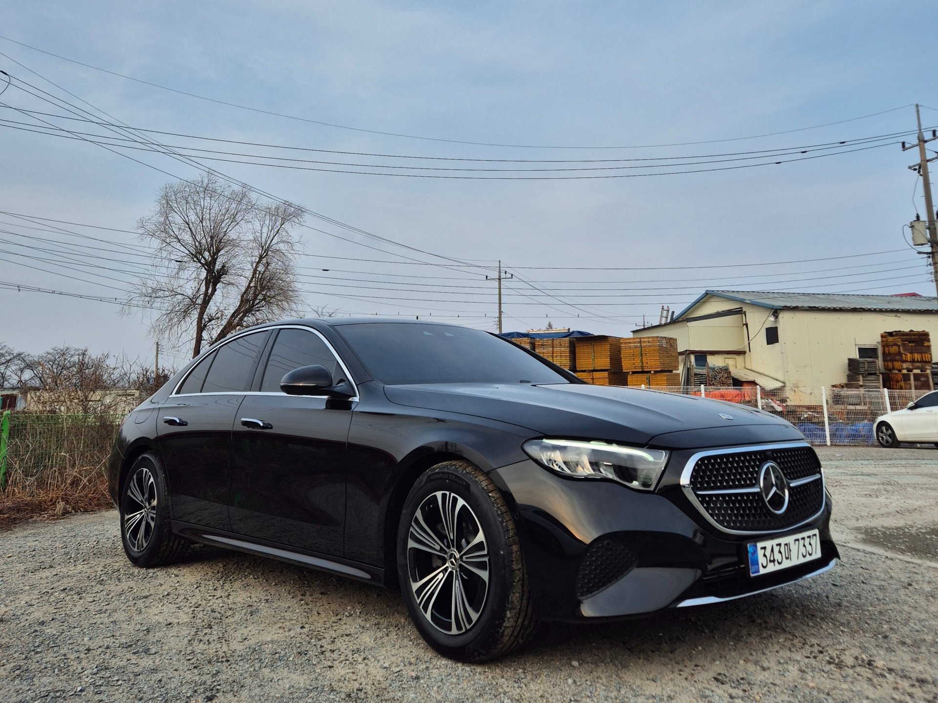 MERCEDES-BENZ E-CLASS - View 1