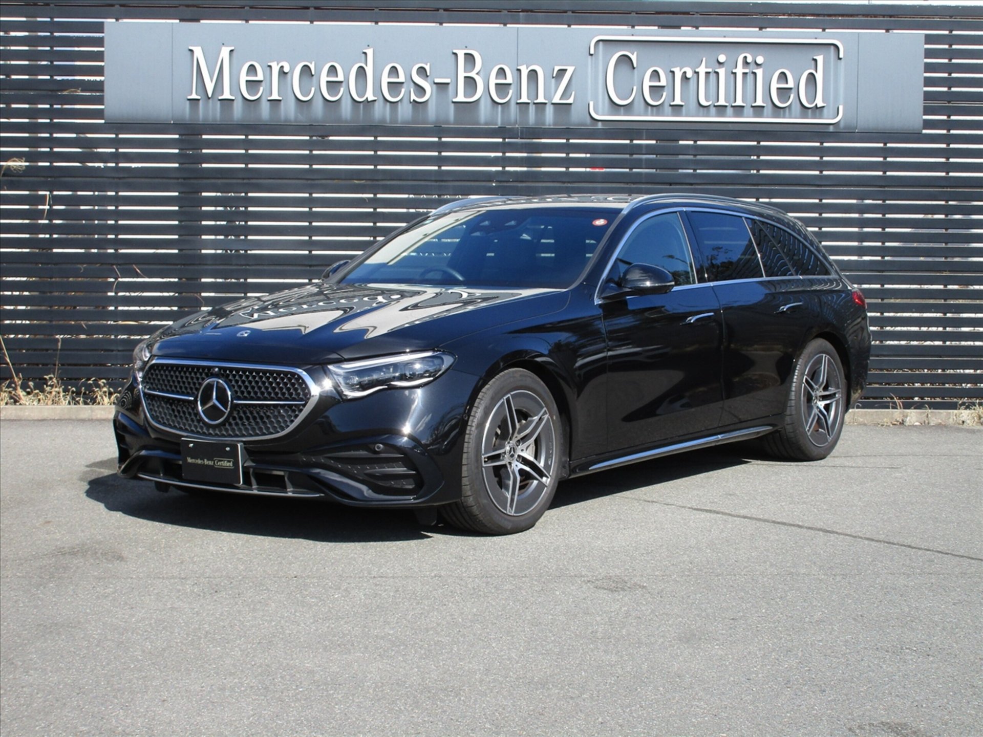 MERCEDES-BENZ E-CLASS - View 1