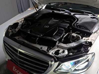 MERCEDES-BENZ E-CLASS - 7